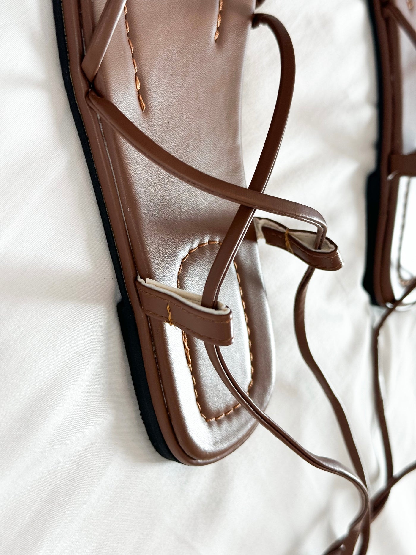 Irene | Płaskie Sandały z Kwadratowym Noskiem i Sznurowadłami