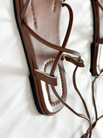 Irene | Płaskie Sandały z Kwadratowym Noskiem i Sznurowadłami