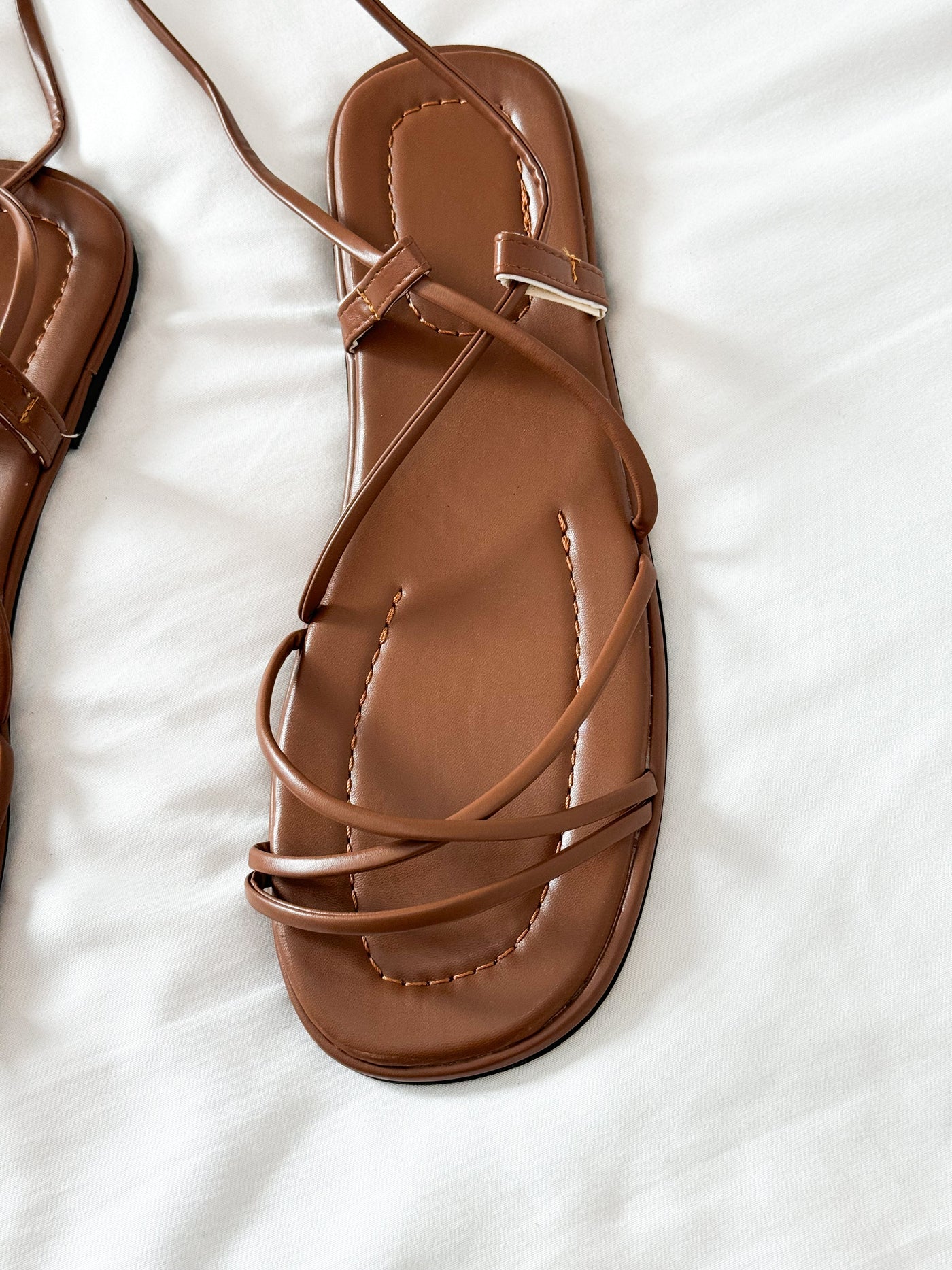 Irene | Płaskie Sandały z Kwadratowym Noskiem i Sznurowadłami