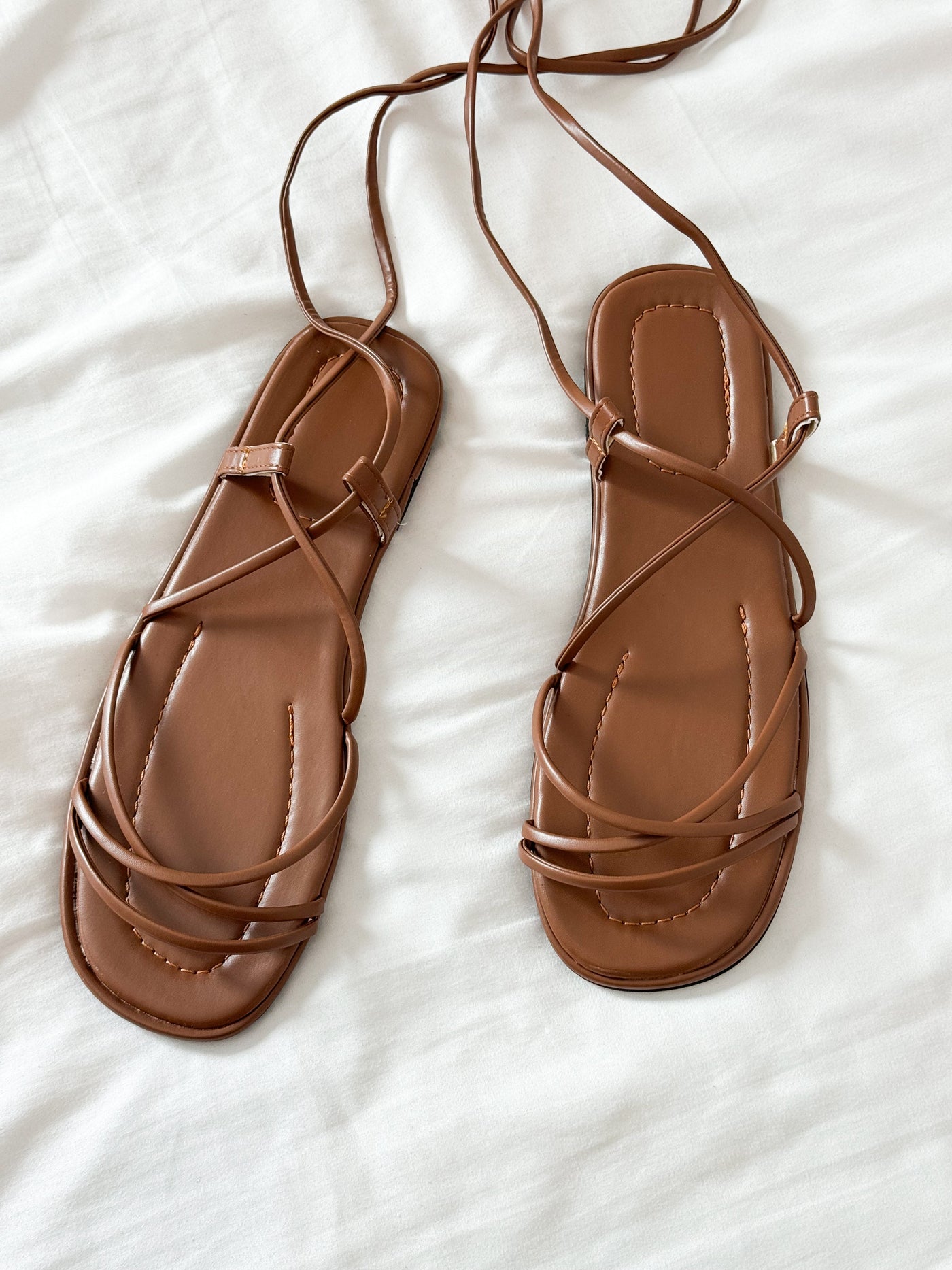 Irene | Płaskie Sandały z Kwadratowym Noskiem i Sznurowadłami