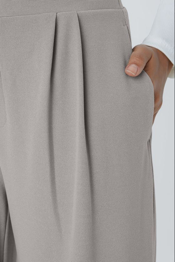 Alicia | Spodnie z szerokimi nogawkami, plisowane, z wysokim stanem i kieszeniami