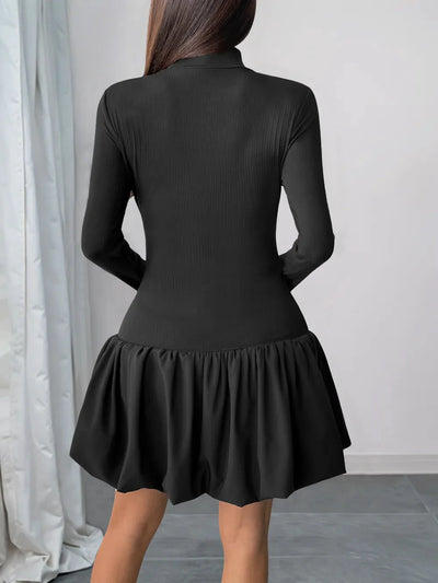 Luciana | Selina Sukienka Mini Czarna z Wysokim Kołnierzem i Rozkloszowanym Dołem