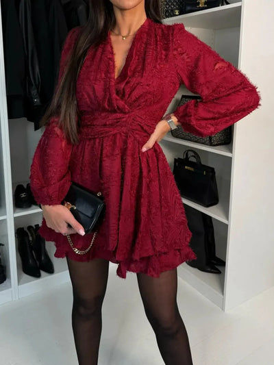 Mila | Valerisse Sukienka Mini Bordowa z Teksturą i Krzyżowym Dekoltem