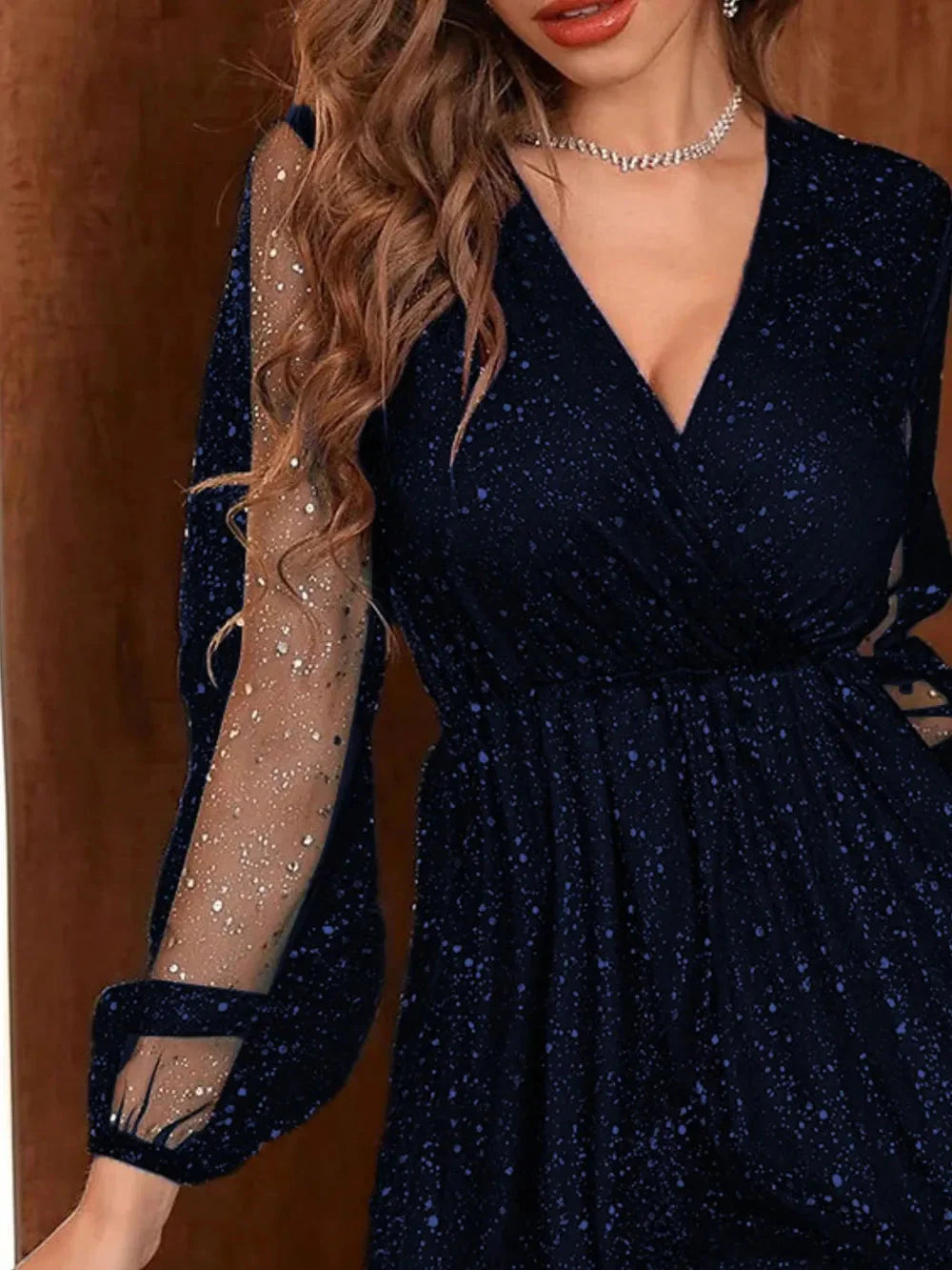 Isabel | Ewelina Sukienka Mini z Błyszczącymi Detalami